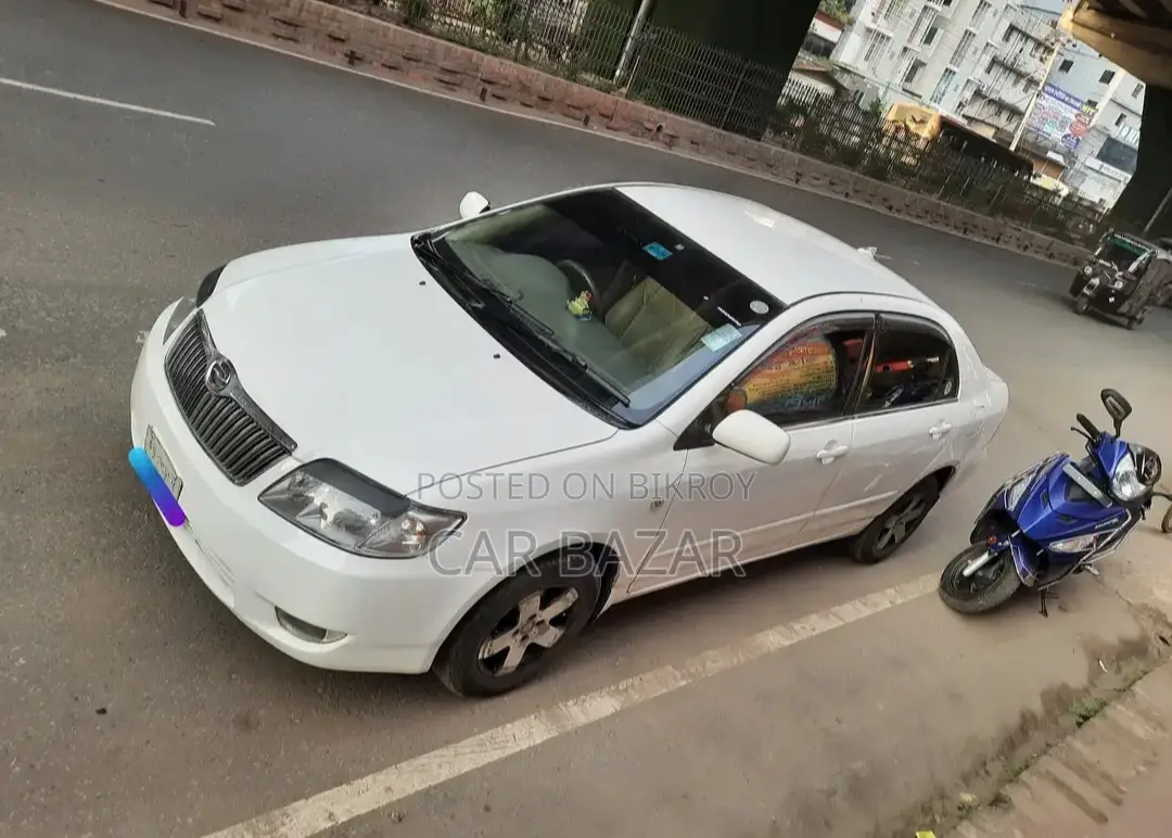 টয়োটা করোল্লা সেডান ২০০৪ সাদা