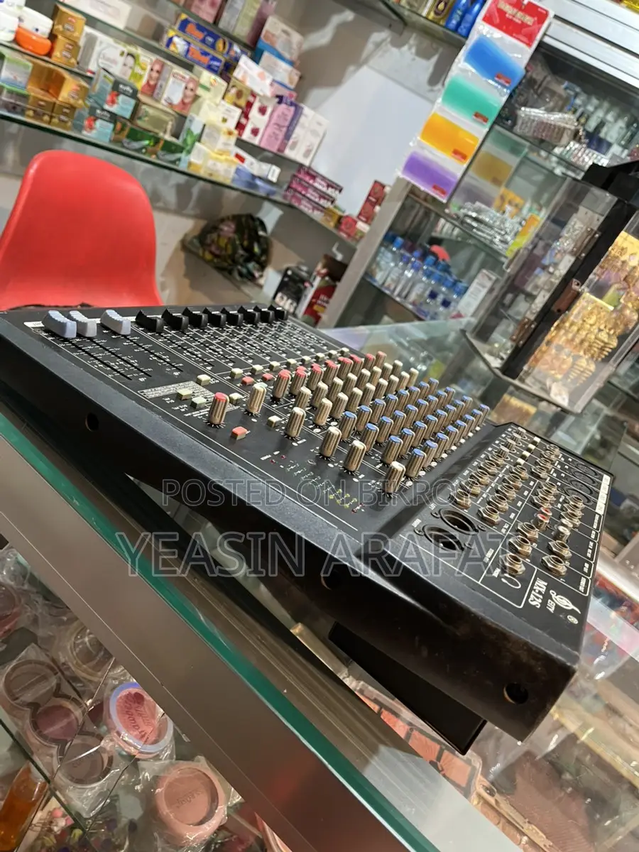 Audibax 1202 FFX 12-Channel Analog Mixing Console