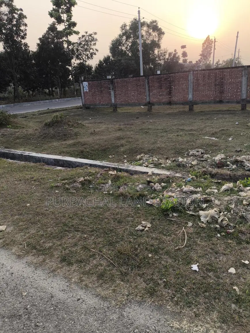 Sector: 28, South-facing 3 Katha plot for urgent sale. Rajuk Purbachal.