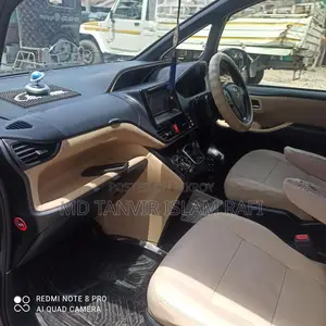 Toyota Noah 2014