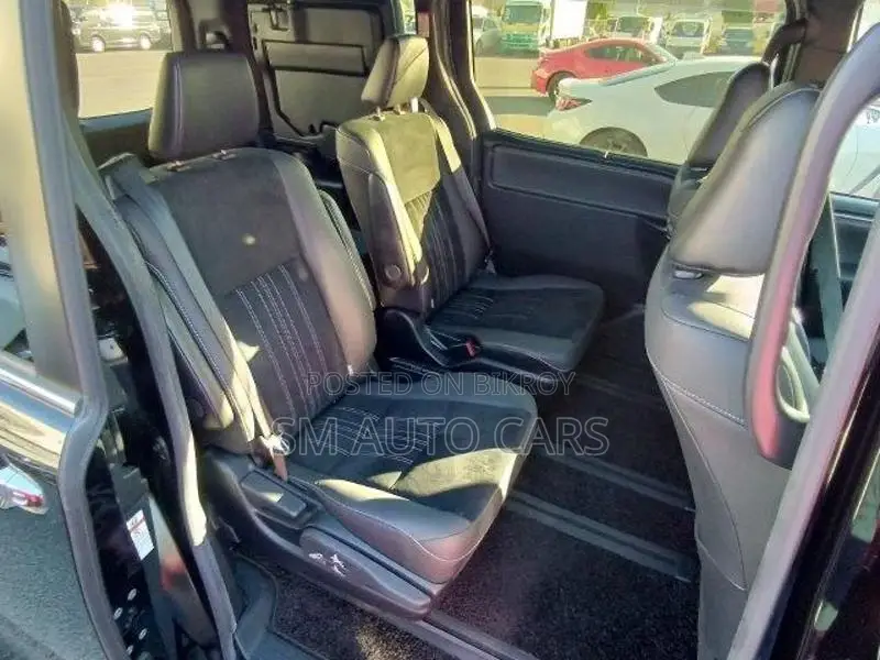 Toyota Esquire Hybrid Gi Premium 2020