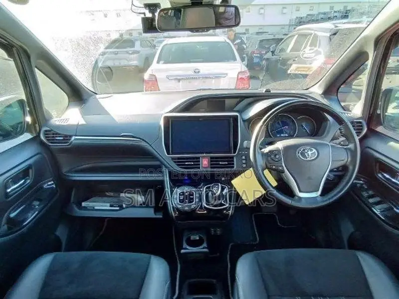 Toyota Esquire Hybrid Gi Premium 2020