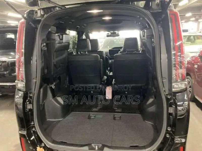 Toyota Esquire Hybrid Gi Premium 2020