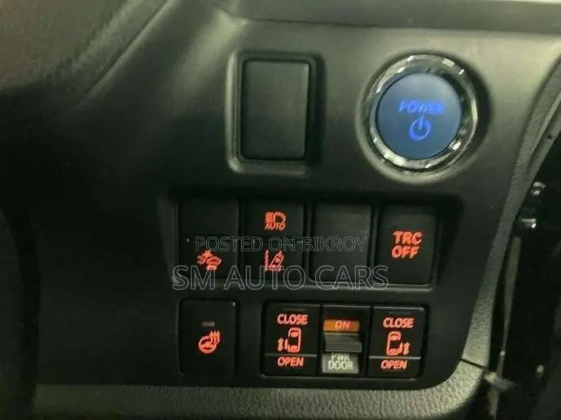 Toyota Esquire Hybrid Gi Premium 2020
