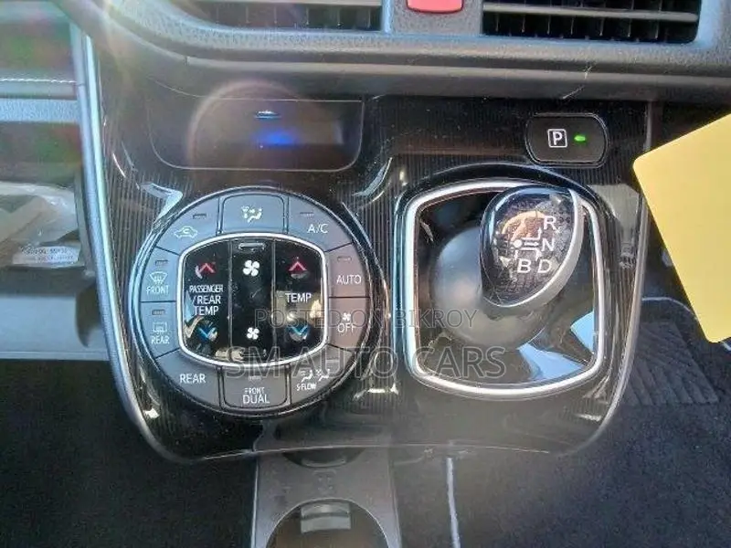 Toyota Esquire Hybrid Gi Premium 2020