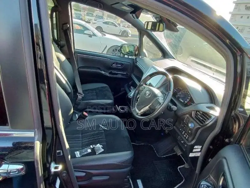 Toyota Esquire Hybrid Gi Premium 2020