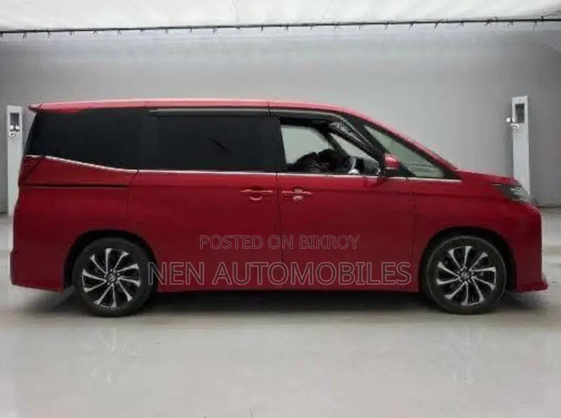 Toyota Noah SZ 2023