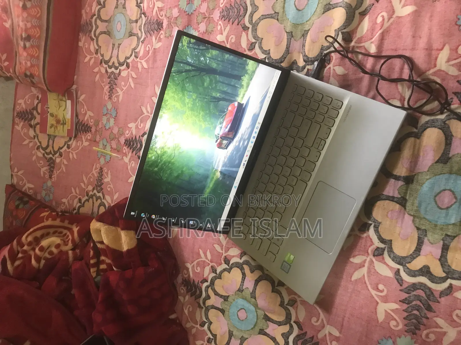 This laptop needs to be sold urgently.