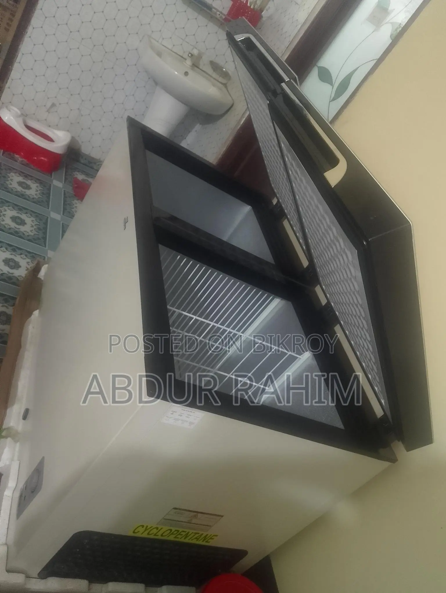 Walton 300-Liter Double Door Deep Fridge