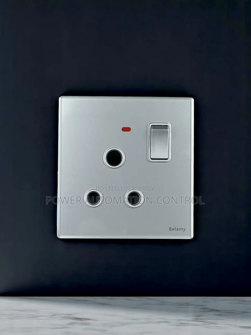 BELAMY GLASS SWITCH