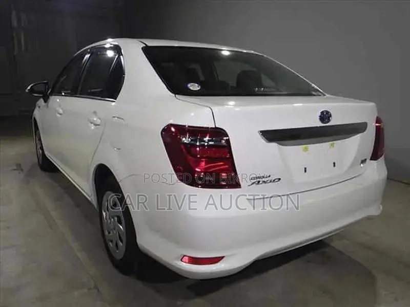 Toyota Axio hybrid 2021