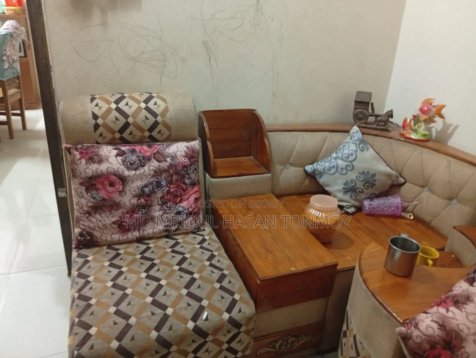 Sofa set with center table