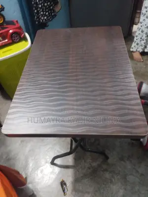 টেবিলটি বিক্রি করা হবে