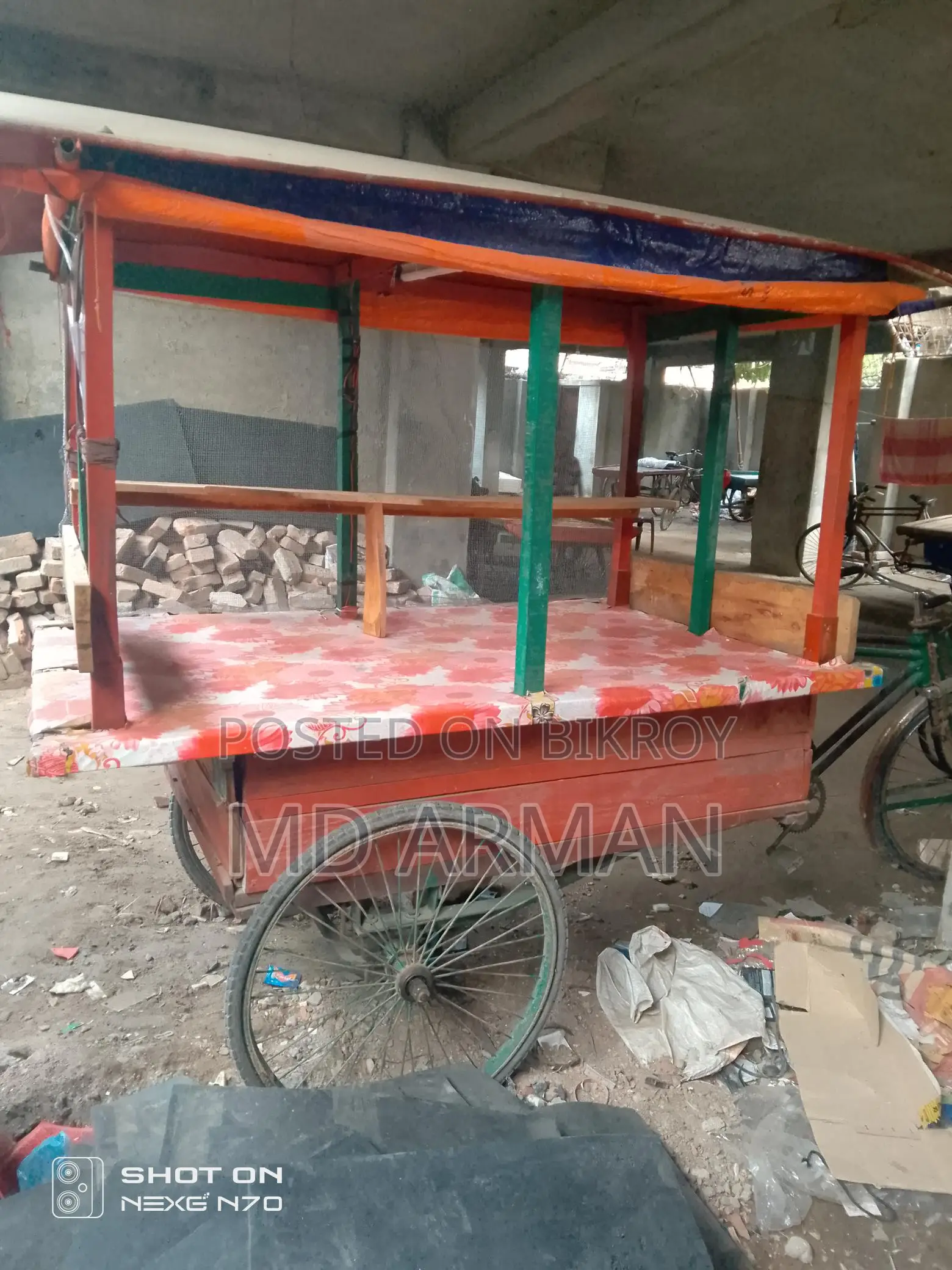 Sturdy Wooden Hand-Push Rickshaw Van/Food Cart for Sale