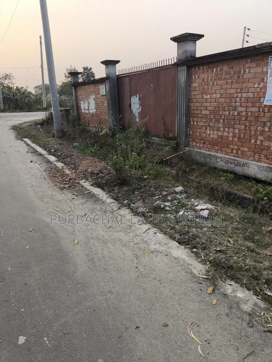 Sector 17, Prime location 5 Katha plot urgent sale. Purbachal.