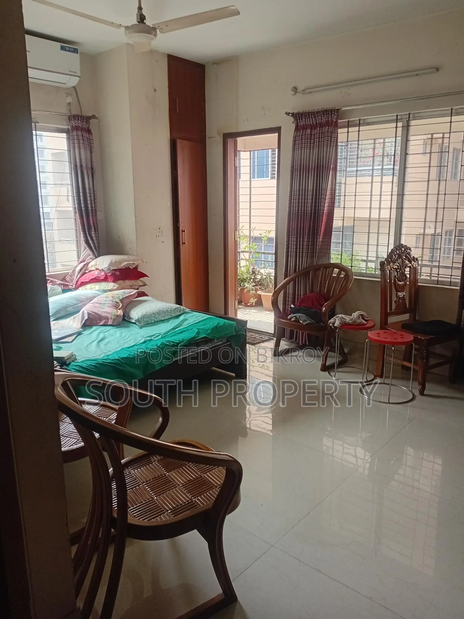 Ready-to-use 1200 sq. ft. flat for sale in Malibagh, Dhaka