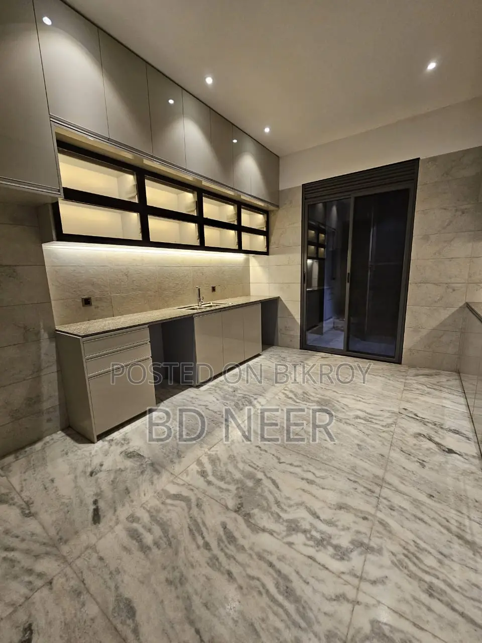 Luxury Ready Furnished Office 5800 SqFt For Rent in Gulshan Avenue