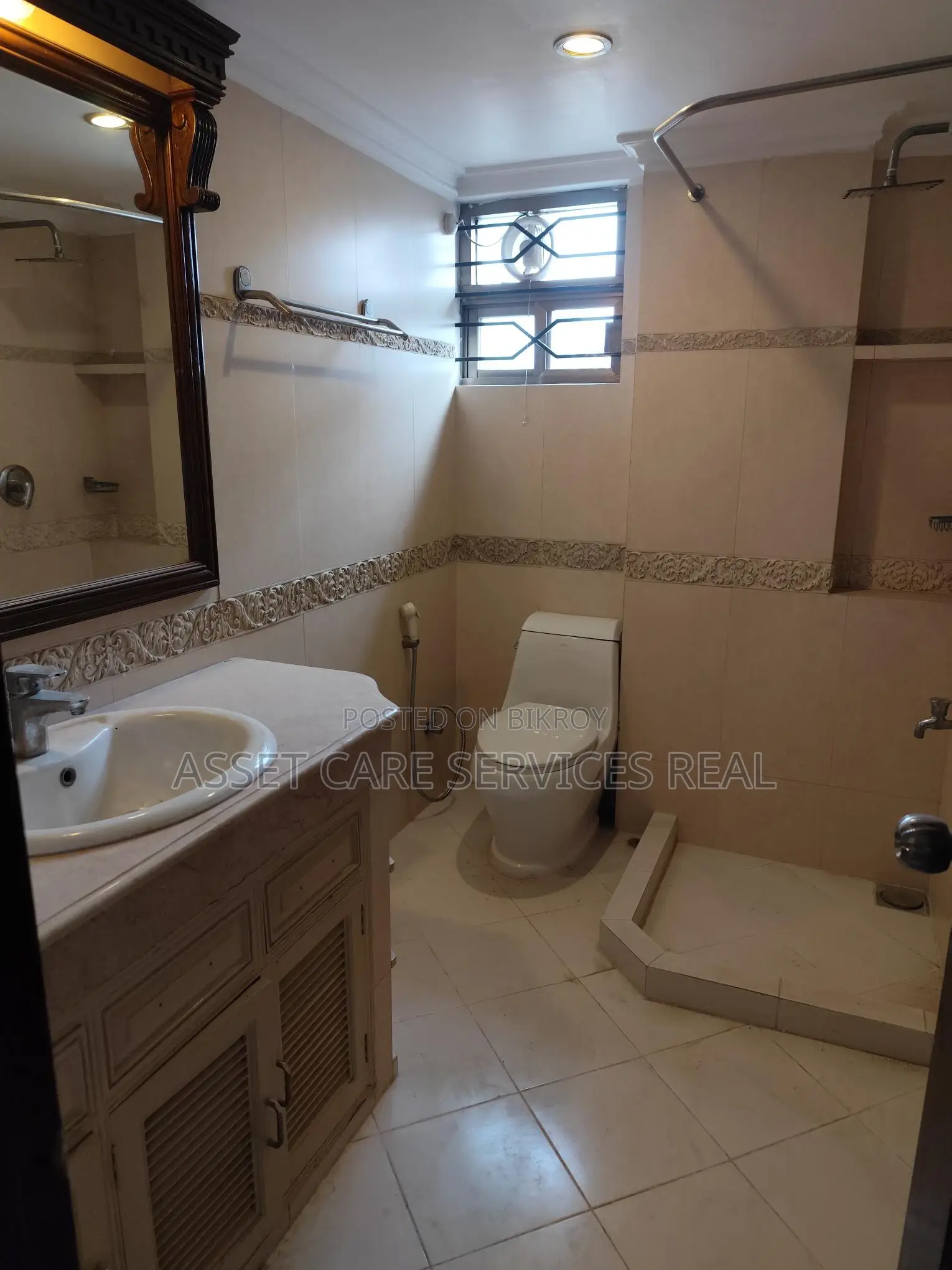 নর্থ গুলশানে ৩০০০ বর্গফুটের ৪ বেডরুমের সেমি-ফার্নিশড অ্যাপার্টমেন্ট ভাড়া হবে