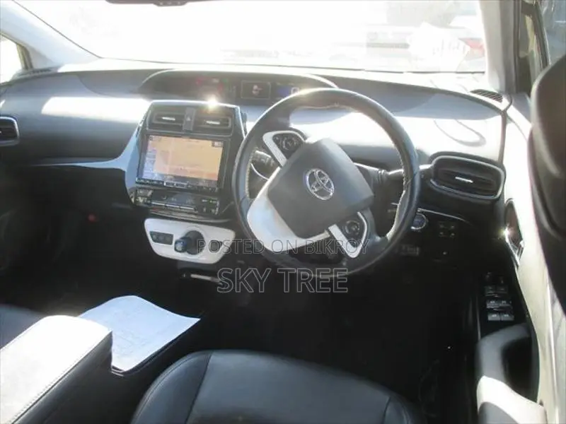 Toyota Prius A T S P K G 2018