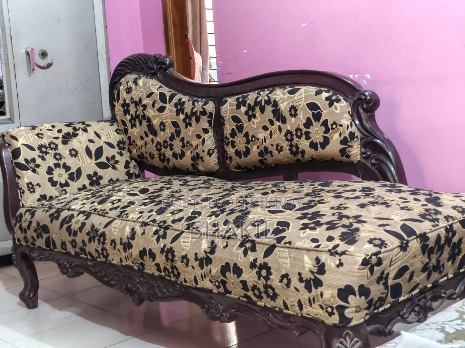 Divan in like-new condition
