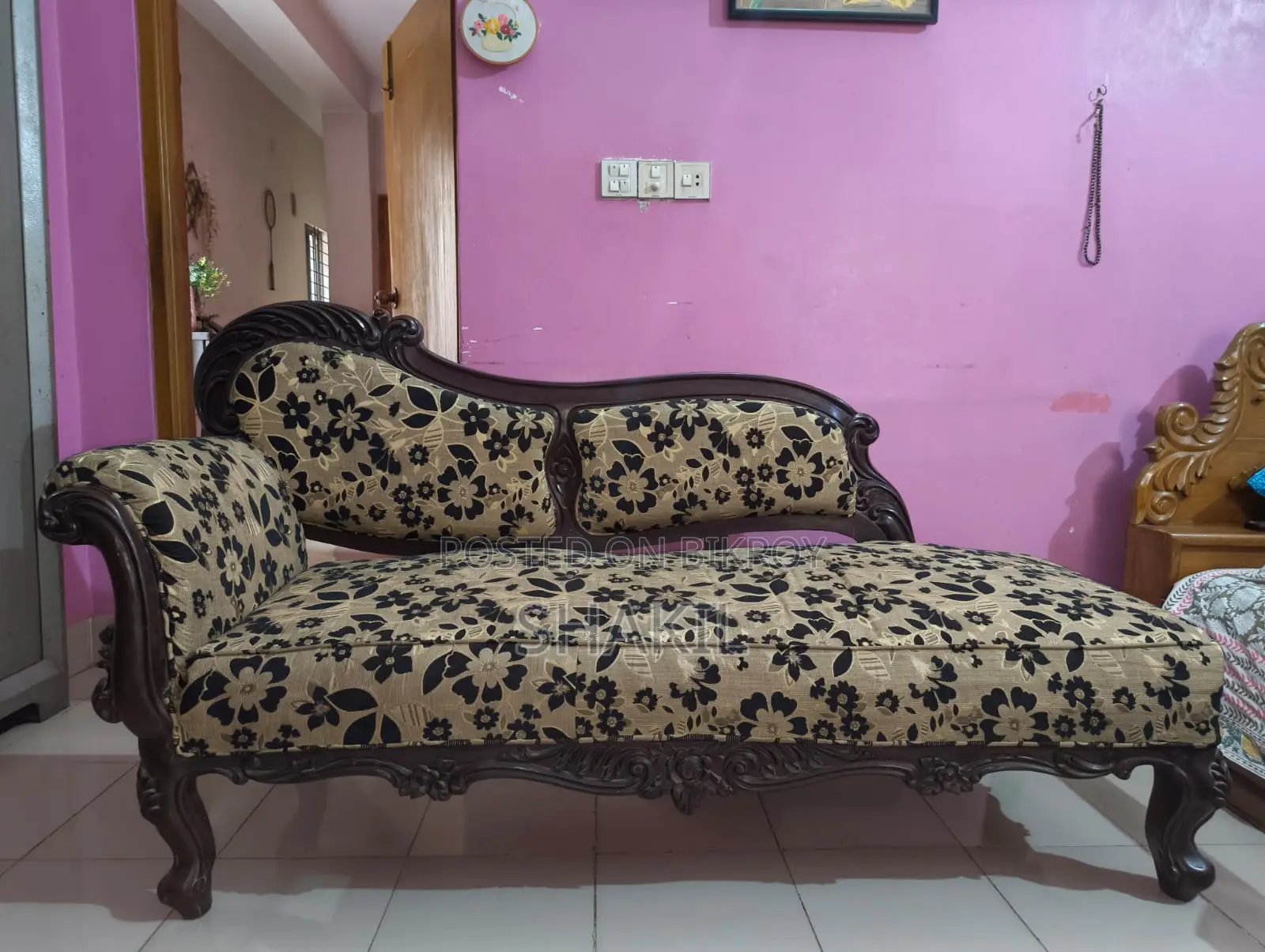 Divan in like-new condition