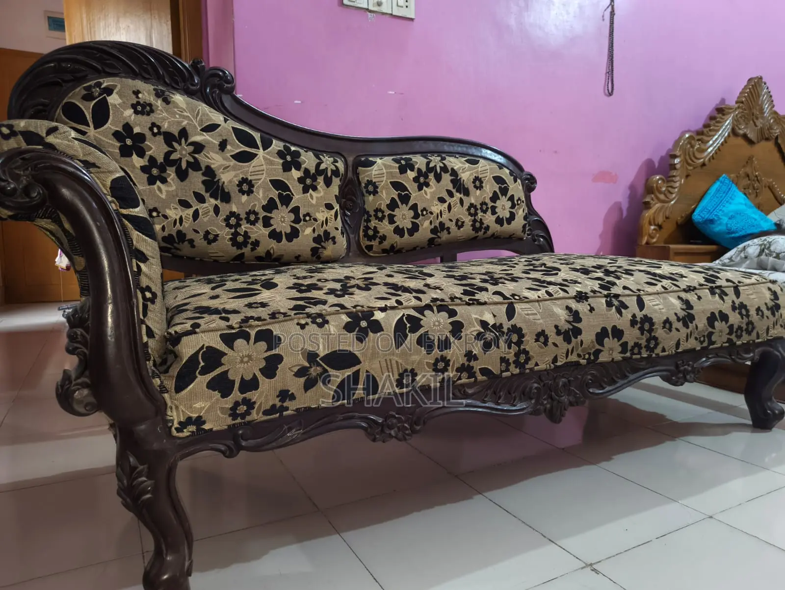 Divan in like-new condition