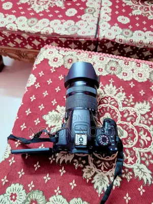 Camera for sale. Canon 700d lens 18/135