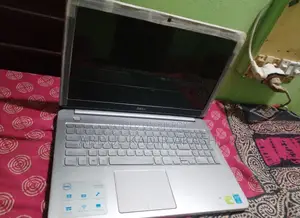 Dell Inspiron 15 7000 core i5 8gb 256 SSD