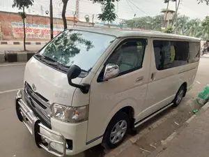 হাইয়েস ভাড়ার জন্য