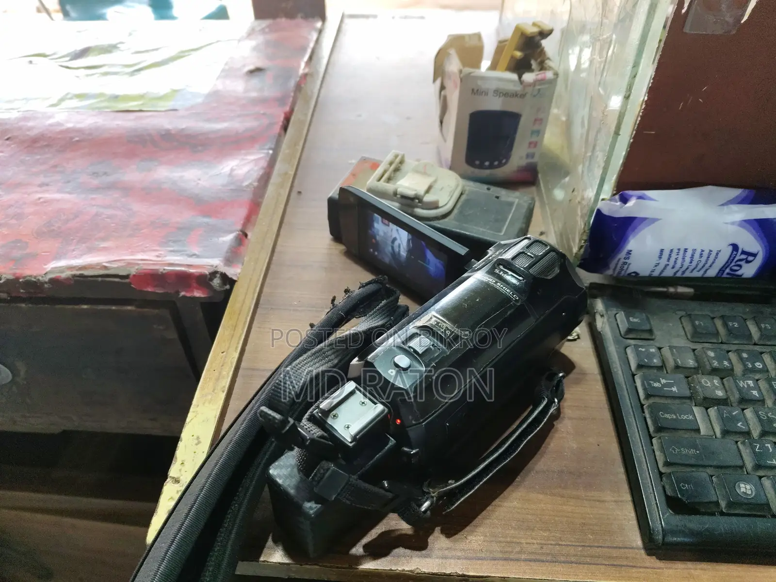 Selling Hc-v785