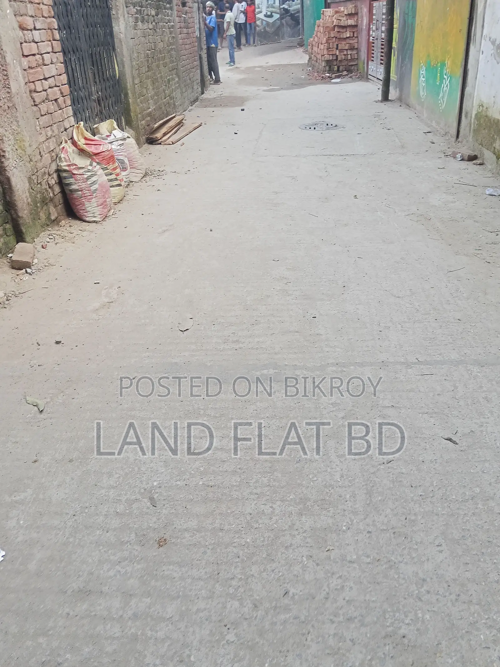 1295 sq ft flat for sale on South-West corner plot