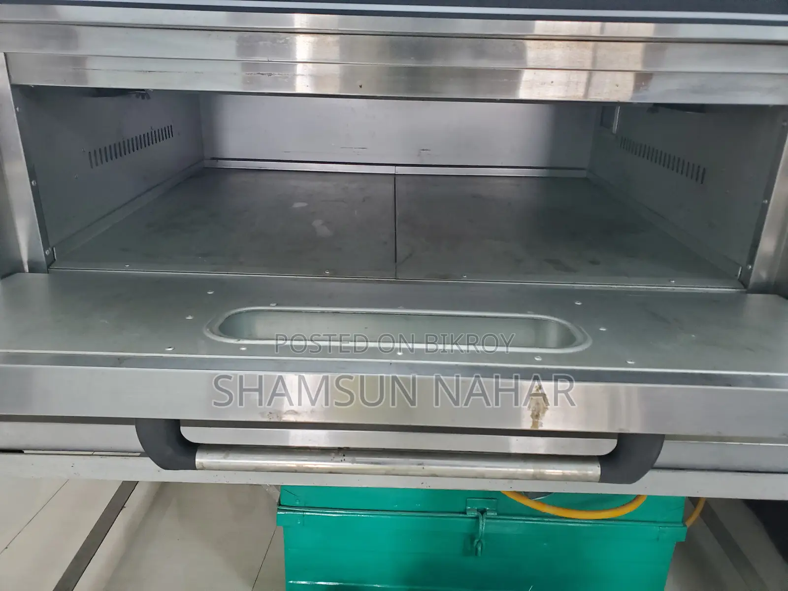 Original Southstar Oven for Bakery. Tray and Stand Included.