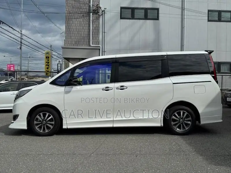 Toyota Esquire hybrid 2021