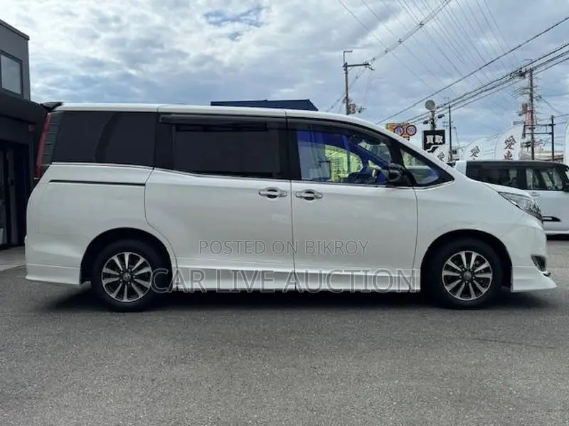 Toyota Esquire hybrid 2021