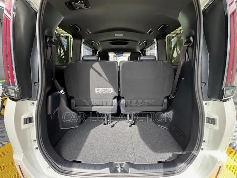 Toyota Esquire hybrid 2021