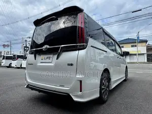Toyota Esquire hybrid 2021