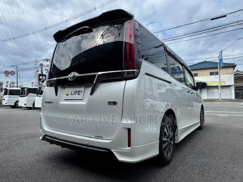 Toyota Esquire hybrid 2021