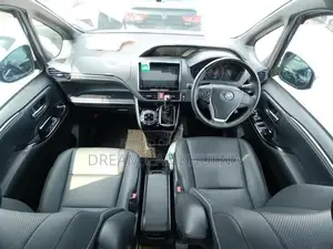 Toyota Esquire Gi Non Hyb Sunroof 2020