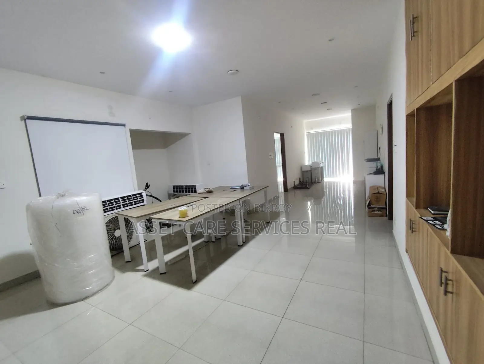 2100-Sqft Lake View Office Space Rent In Gulshan-1