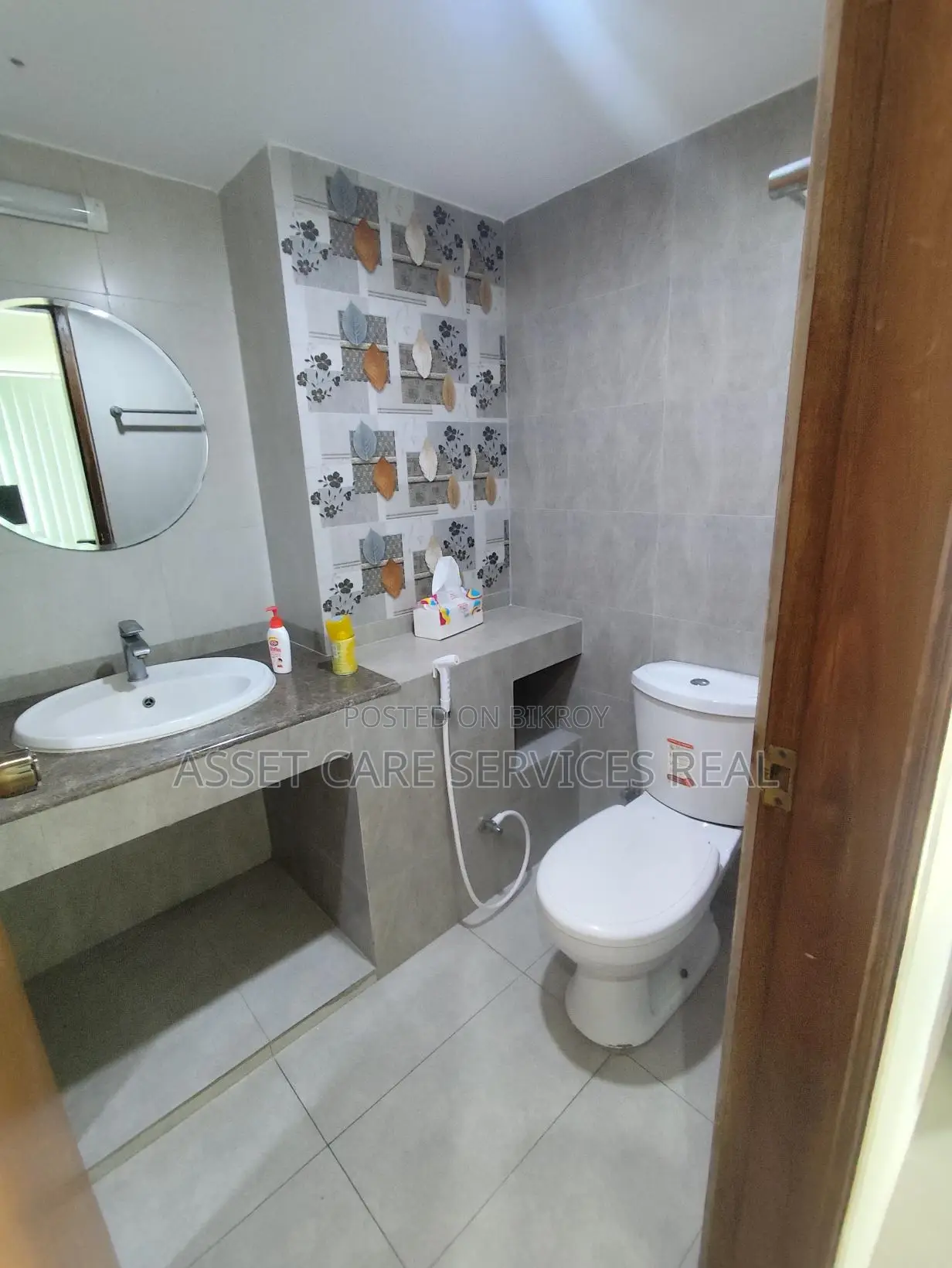 2100-Sqft Lake View Office Space Rent In Gulshan-1