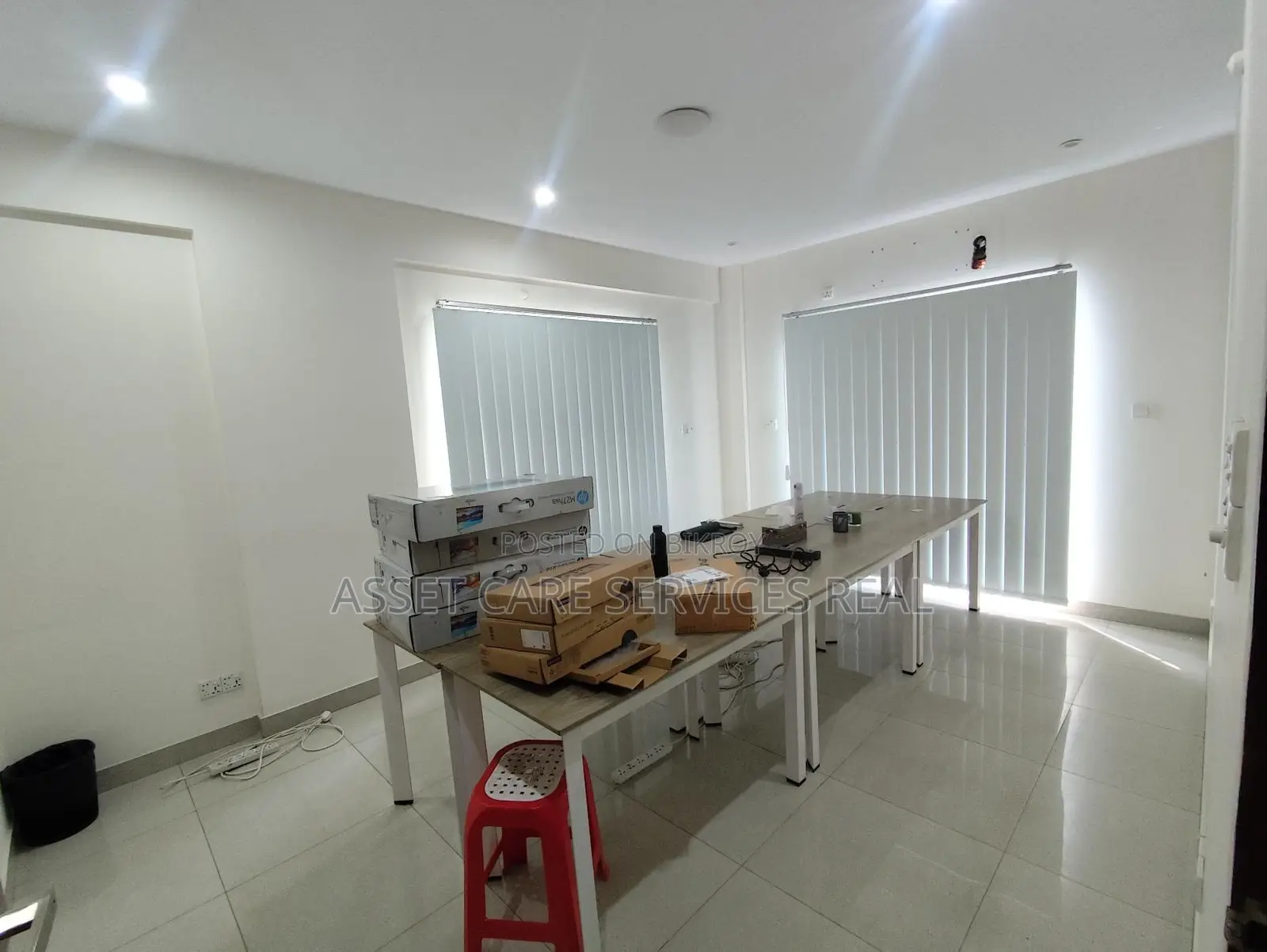 2100-Sqft Lake View Office Space Rent In Gulshan-1