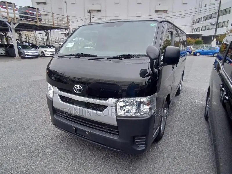 Toyota Hiace GL DUAL AC TRH 2020