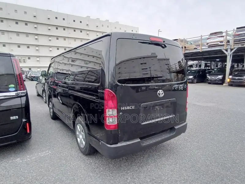 Toyota Hiace GL DUAL AC TRH 2020