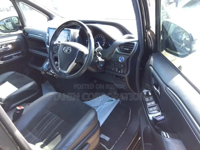 Toyota Esquire Hybrid GI Premium 2020