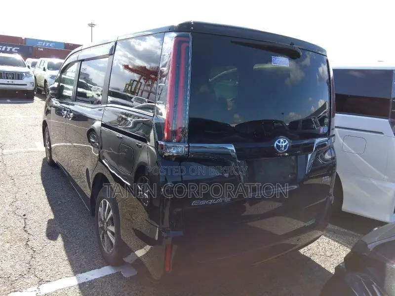 Toyota Esquire Hybrid GI Premium 2020