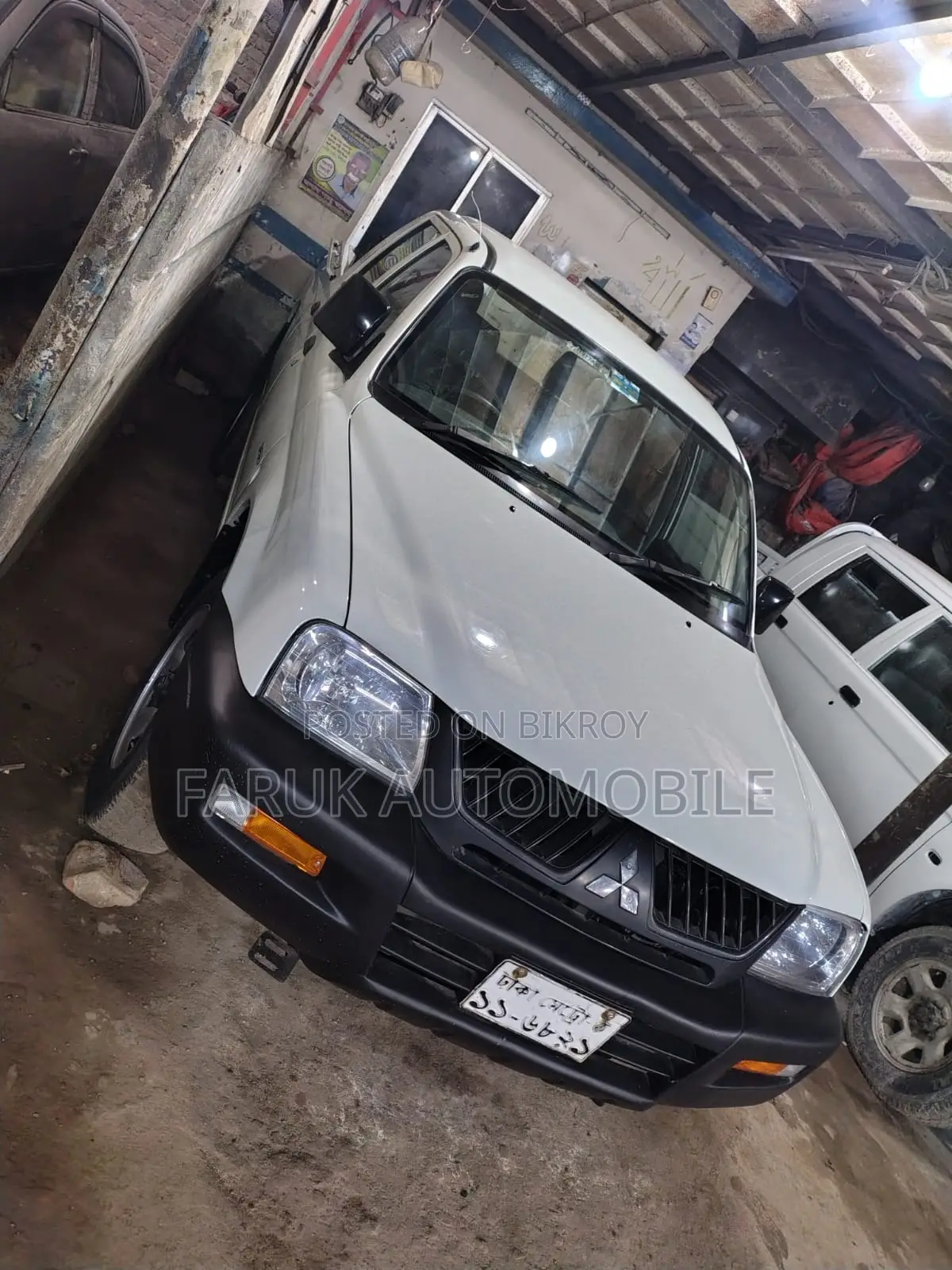 Mitsubishi L200 2005