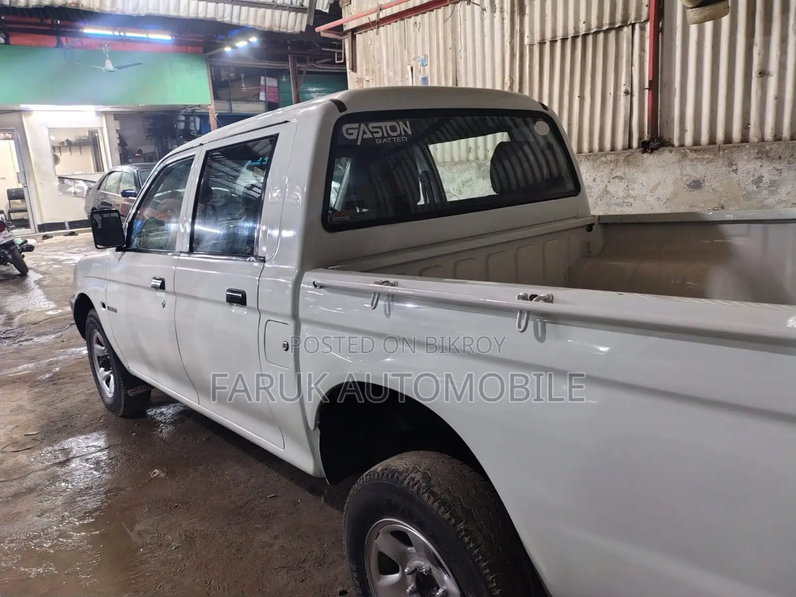 Mitsubishi L200 2005