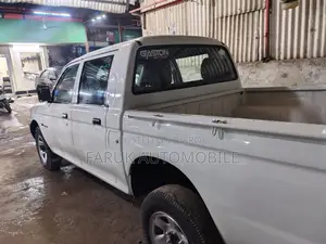 Mitsubishi L200 2005
