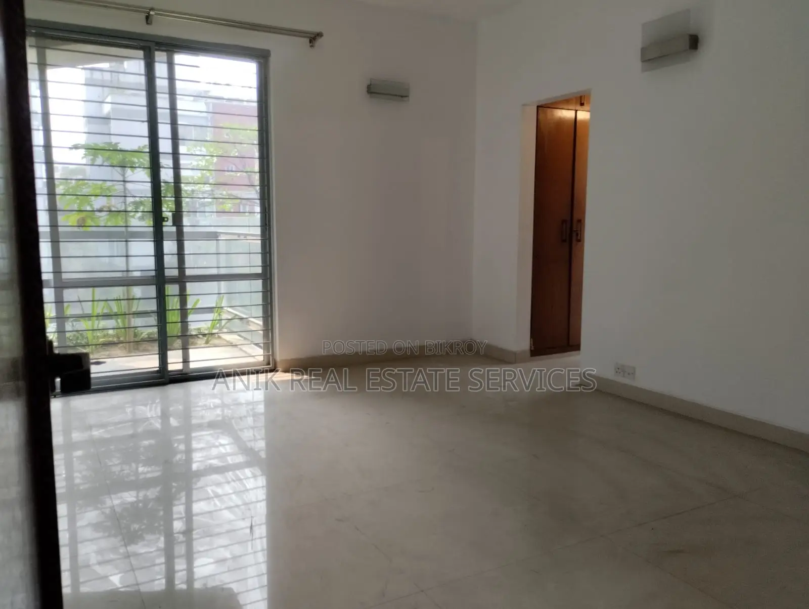 Good Quality 4000 Sft Un Farnised Flat Rent At Gulshan North