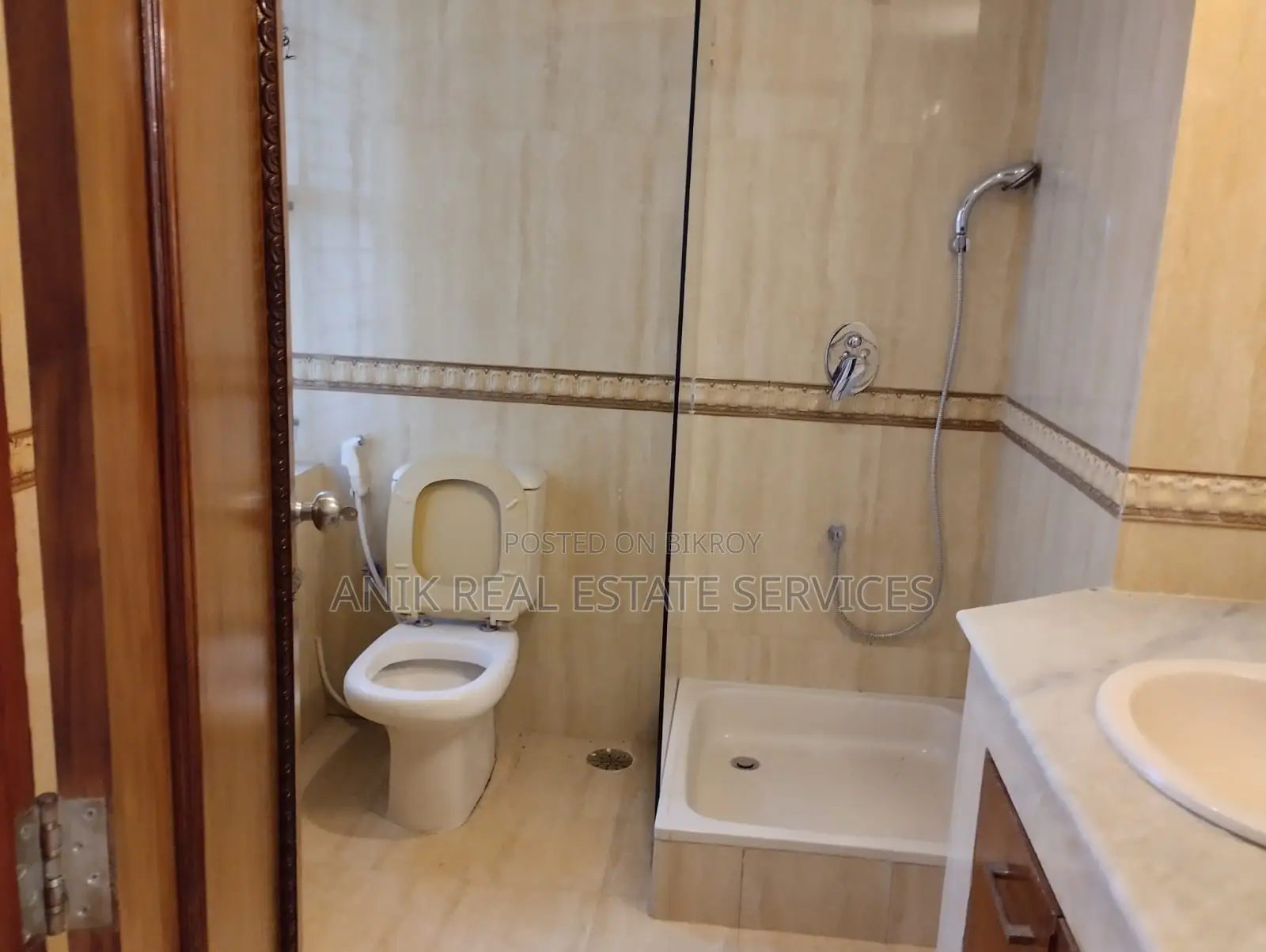 Good Quality 4000 Sft Un Farnised Flat Rent At Gulshan North